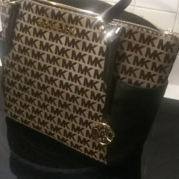 Michael Kors Purse - Picture 2 of 2
